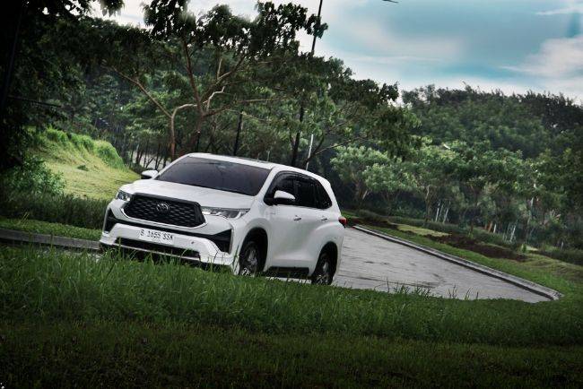 Toyota Punya Program Khusus Selama Ramadhan, Mudahkan Lebaran Pakai Mobil Baru Test Drive Toyota Kijang Innova Zenix