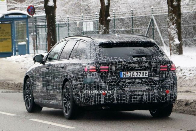 2023/01/BMW-i5-Touring-EV-Spyshot-4.jpg