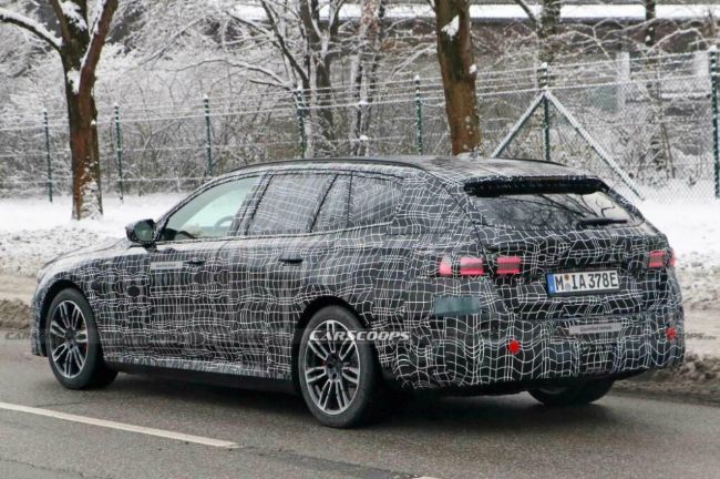 2023/01/BMW-i5-Touring-EV-Spyshot-5.jpg
