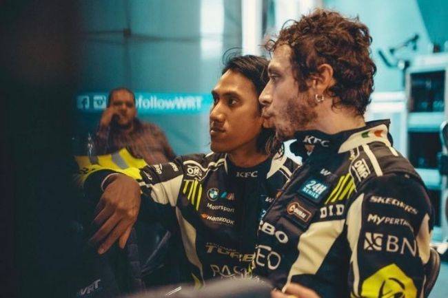 Valentino Rossi dan Sean Gealel Satu Tim Geber BMW di 24H Dubai Sean Gelael Valentino Rossi