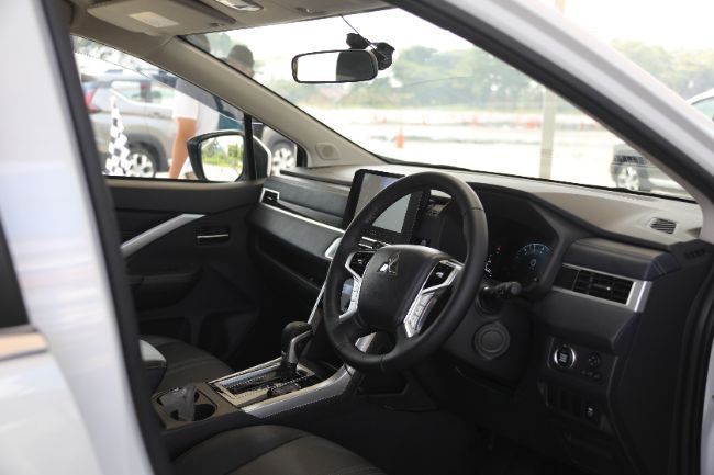 Interior New Xpander Cross