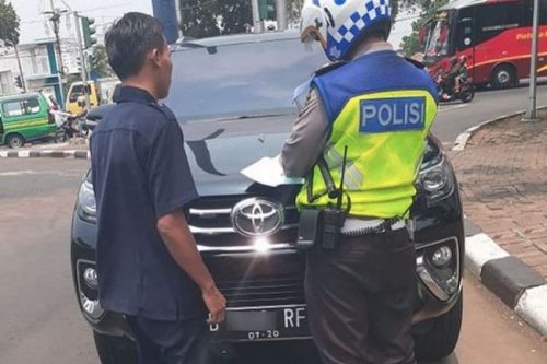 Korlantas Polri Segera Hapus Keistimewaan Pelat Dinas RF Tahun Ini Korlantas Polri Segera Hapus Keistimewaan Pelat Dinas RF Tahun Ini