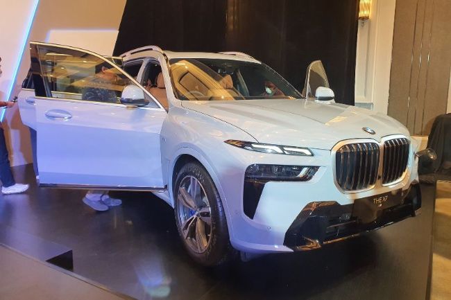 2023/02/BMW-X7-xDrive40i-M-Sport-2.jpg