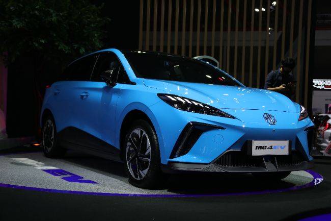 IIMS 2023: MG Luncurkan MG4 EV dan New ZS Midnight Edition MG4 EV