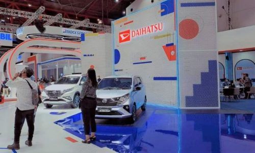 IIMS 2023: Padat Pengunjung, Booth Daihatsu Tawarkan Tema Memphis 