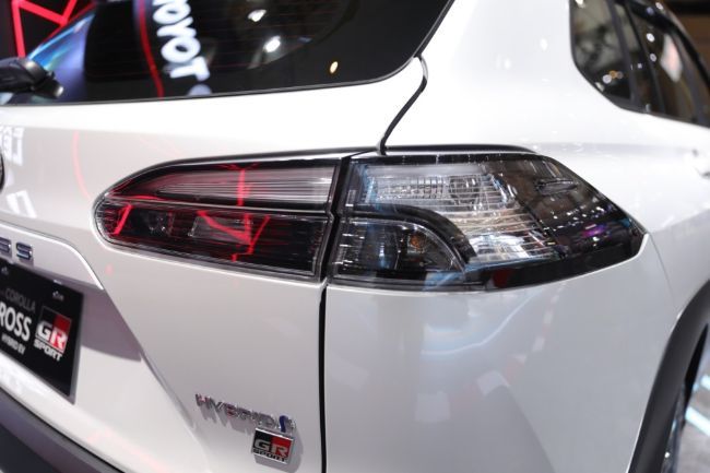 2023/02/Toyota-Corolla-Cross-GR-Sport-Hybrid-IIMS-2023-2.jpg