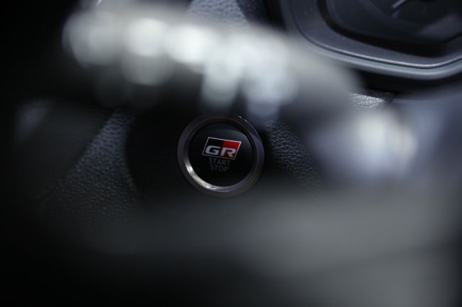 2023/02/Toyota-Corolla-Cross-GR-Sport-Hybrid-IIMS-2023-7.jpg