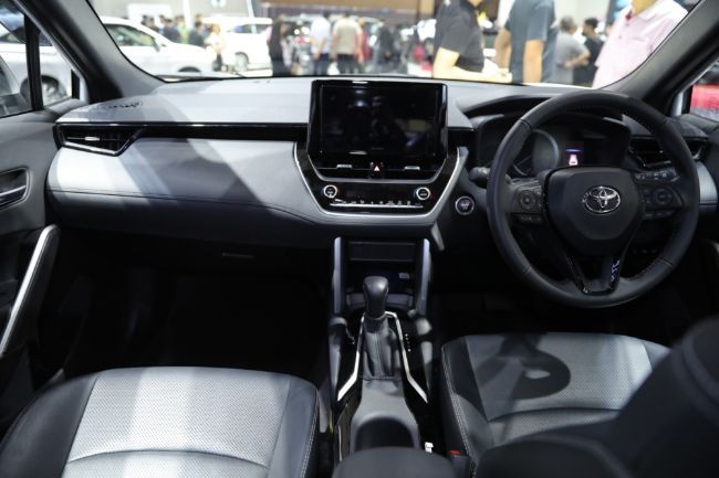2023/02/Toyota-Corolla-Cross-GR-Sport-Hybrid-IIMS-2023-10.jpg