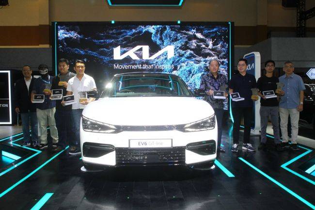 GJAW 2023: Kia Serahkan 10 Unit EV6 ke 10 Konsumen Pertama Kia EV6