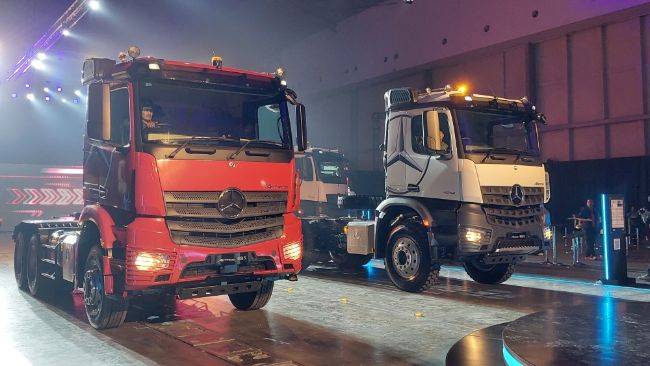 Truk Mercedes Benz Actros Dan Arocs Meluncur Bermesin Euro