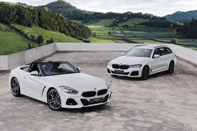 2023/03/BMW-530i-Touring-M-Sport-Pro-and-New-BMW-Z4_2.jpg
