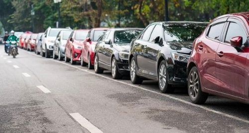 Cegah Parkir Liar, Pemerintah Akan Wajibkan Pemilik Mobil Punya Garasi