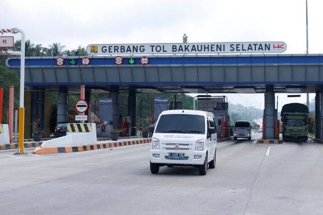 Adu Irit Bawa DFSK Gelora E dari Lampung ke Jakarta Tanpa Isi Ulang Baterai Test Drive DFSK Gelora E Lampung - Jakarta