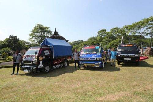Ribuan Mitsubishi L300 Penuhi Candi Banyunibo Rayakan HUT ke-8 JEC Ribuan Mitsubishi L300 Penuhi Candi Banyunibo Rayakan HUT ke-8 JEC