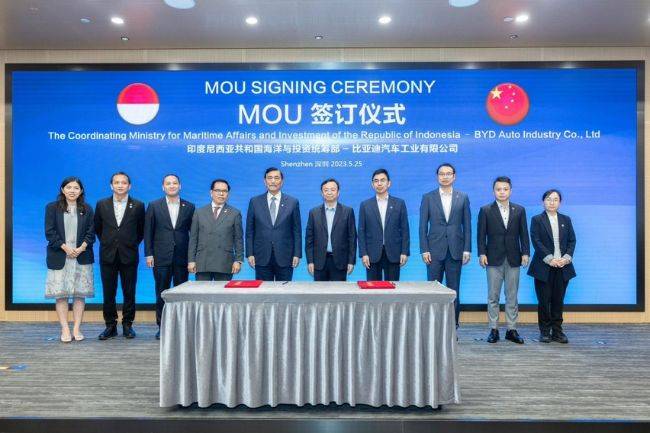 Luhut Teken MoU dengan BYD di Cina, Buka Peluang Investasi Produksi EV BYD Mou