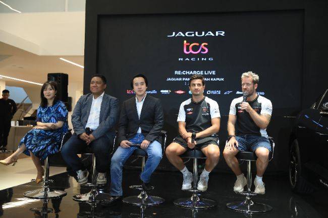 Suhu Bukan Halangan Buat Jaguar Naik Podium Lagi di Formula E Jakarta Jaguar TCS Racing Team