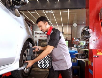 Perhatikan Kondisi Ban Mobil Sebelum Perjalanan Jauh Saat Libur Panjang