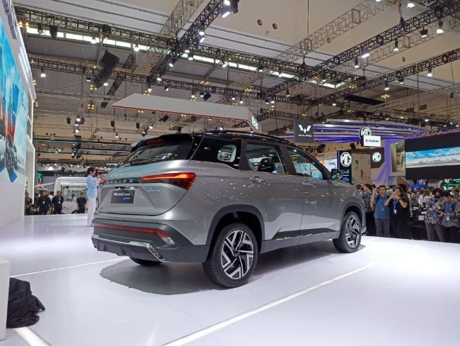 2023/08/Wuling-Almaz-Facelift-GIIAS-2023-6.jpg