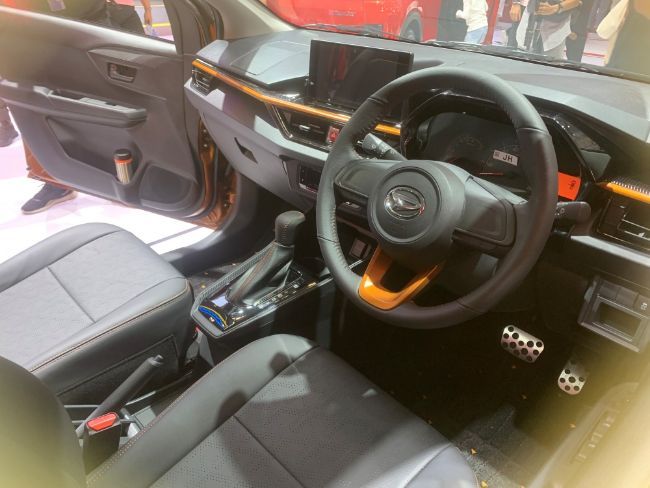 2023/08/Daihatsu-Ayla-Sport-GIIAS-2023-4.jpeg