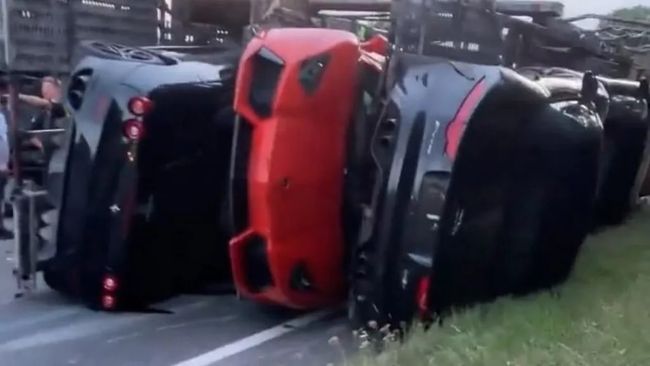 kecelakaan lalu lintas, mobil mewah remuk