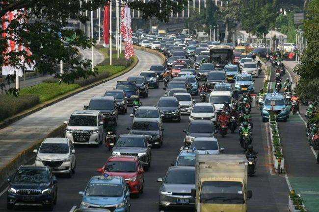 Gaikindo: Bahan Bakar Standar Euro 4 Bisa Menekan Pencemaran Udara lalu lintas Jakarta. Sumber foto: ANTARA FOTO