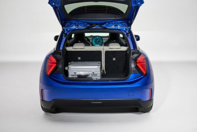 2023/09/MINI-Cooper-Electric-2024-1.jpg