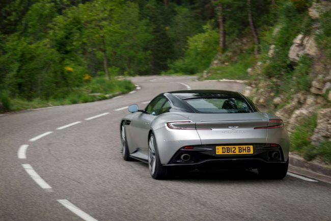 2023/09/Test-Drive-Aston-Martin-DB12-9.jpg