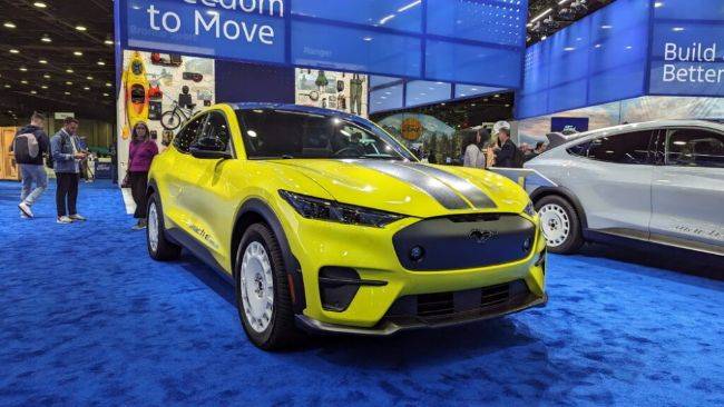 Ford Pamer Mustang Mach-E Bergaya Reli, Inspirasi Modifikasi Lahap Offroad Ford Mustang Mach-E