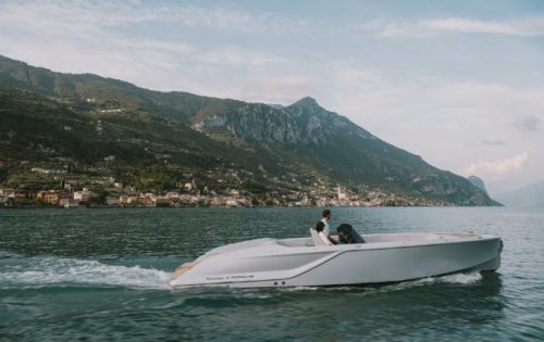 Speedboat Listrik Ini Punya Desain Terinspirasi Porsche Macan