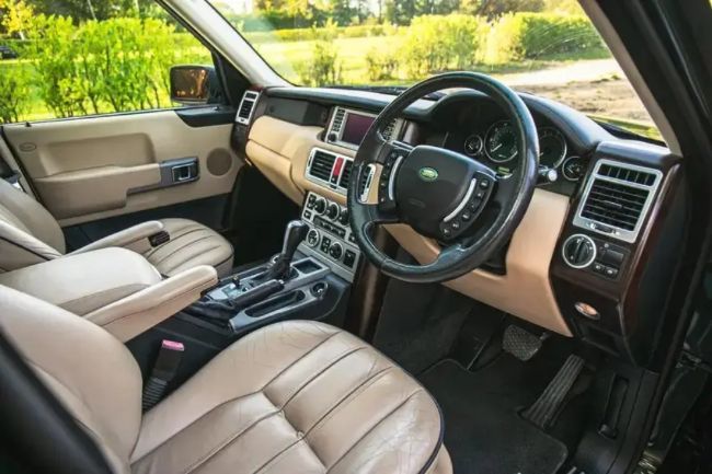2023/10/Range-Rover-Ratu-Elizabeth-3.jpg