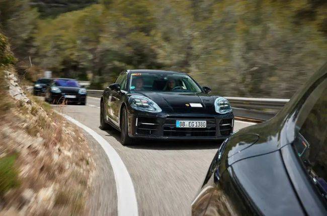 Porsche Panamera 2024 Dapat Dashboard Ala Taycan, Bisa Buka Tiktok Porsche Panamera Facelift 2024