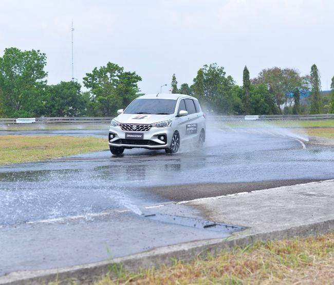 Experience Bridgestone Ecopia EP300 Enliten di lintasan basah
