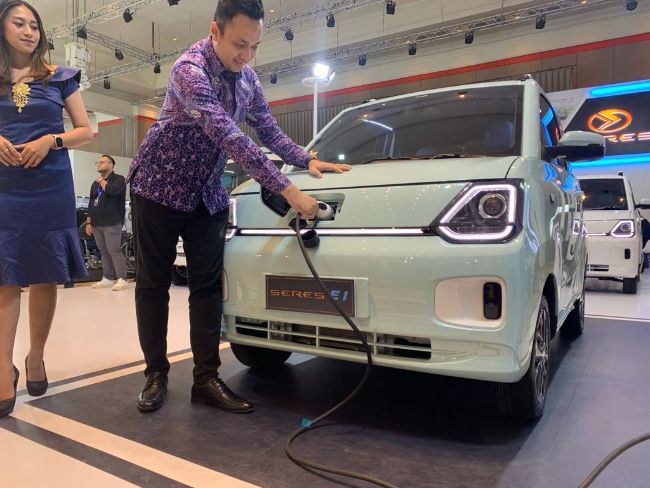 DFSK dan Seres di GIIAS Bandung 2023