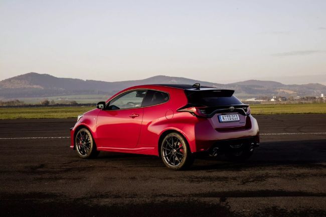 2023/11/2024-Toyota-GR-Yaris-WRC-Edition-2-2048x1366-1.jpg