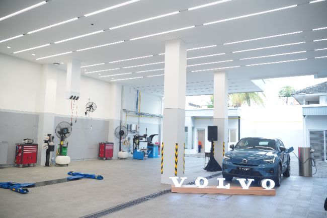 2023/12/Volvo-Service-Center-Soeroso_Service-Bay-Area_2.jpg