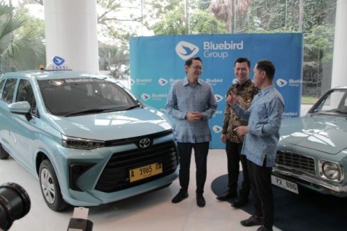 Blue Bird Remajakan Armada, Pakai Toyota Transmover Terbaru