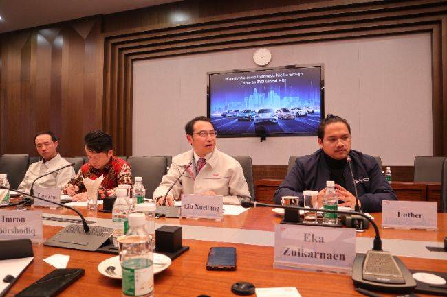 BYD Super Serius Garap Pasar Indonesia, Tapi Masih Tunggu Regulasi Yang Jelas Liu Xueliang selaku President Director BYD Asia-Pacific Sales Division