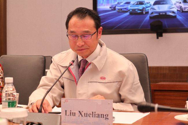 Liu Xueliang selaku President Director BYD Asia-Pacific Sales Division
