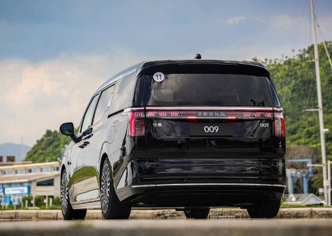 2024/01/Zeekr-009-MPV-EV-3.jpg