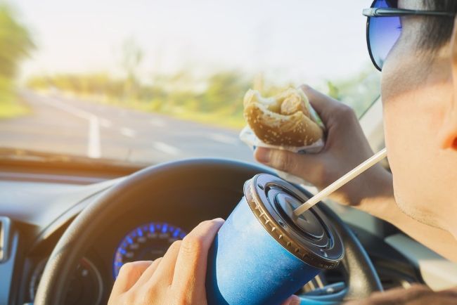 Tips Makan Saat Berkendara