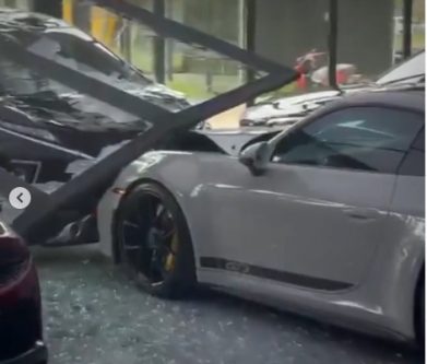 Kejadian Xpander Tabrak Porsche di Showroom, Asuransi Mau Tanggung?