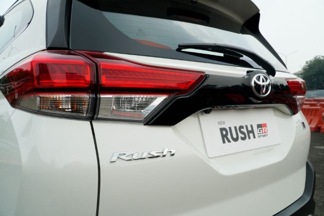 2024/04/New-Toyota-Rush-GR-Sport-2024-8.jpg