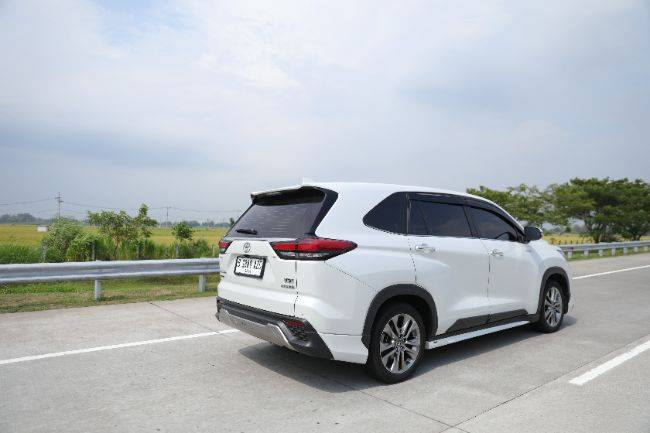 Electria Mudik bersama All New Toyota Kijang Innova Zenix HEV