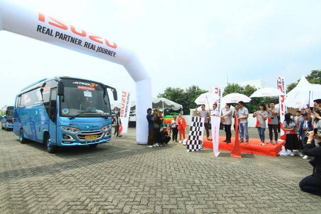 Mudik Gratis Isuzu Diikuti 200 Orang, Berangkat ke 5 Kota Mudik Gratis Isuzu