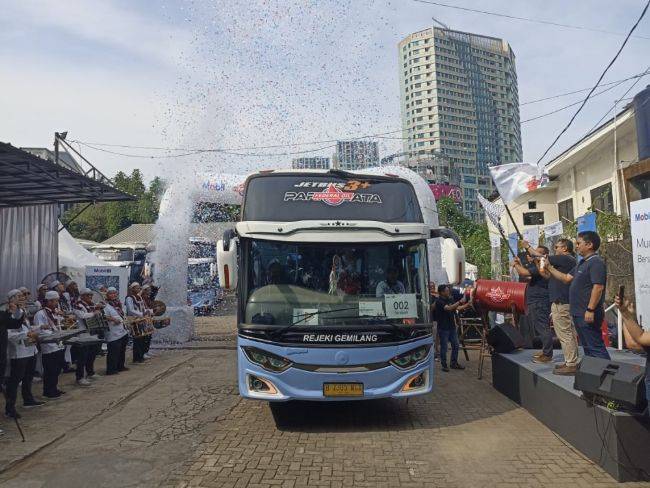 Mekanik Federal Oil dan Mobil Lubricants Mudik Bersama Naik Bus Mewah Mudik Nyaman Mekanik 2024 EMLI