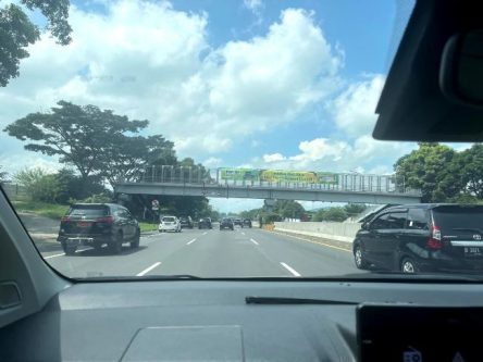 Perilaku Lane Hogger Membahayakan Pengguna Tol, Ini Aturannya