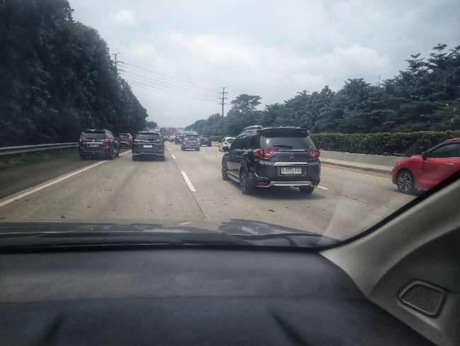 Lebaran Drive - Lane Hogger