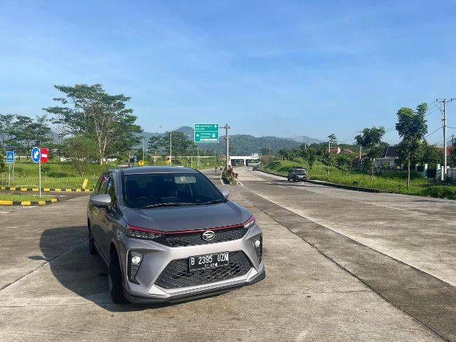 LEBARAN DRIVE: Fitur Android Jadi Andalan Perjalanan Mudik Dengan Daihatsu Xenia Lebaran Drive 2024 - Daihatsu Xenia 1.5 R CVT ASA