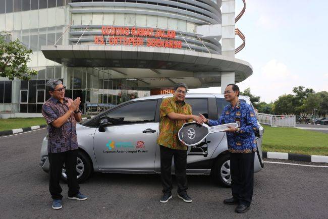 Mudahkan Akses Mobilitas, Toyota Indonesia Donasi Sienta Welcab ke RS Soeharso CSR Toyota Sienta Welcab