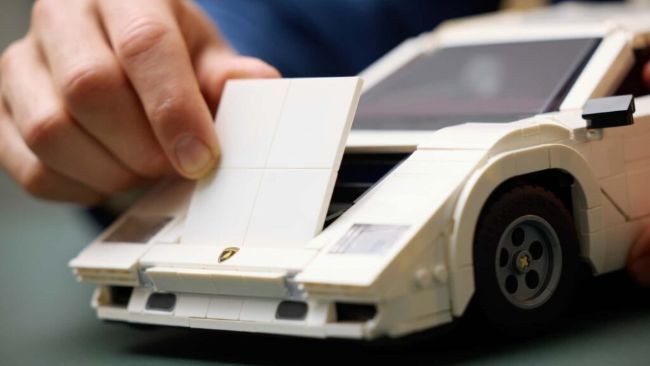 2024/06/Lego-Lamborghini-Countach-5.jpg